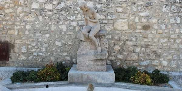 Monument à la Bastide des Jourdans
