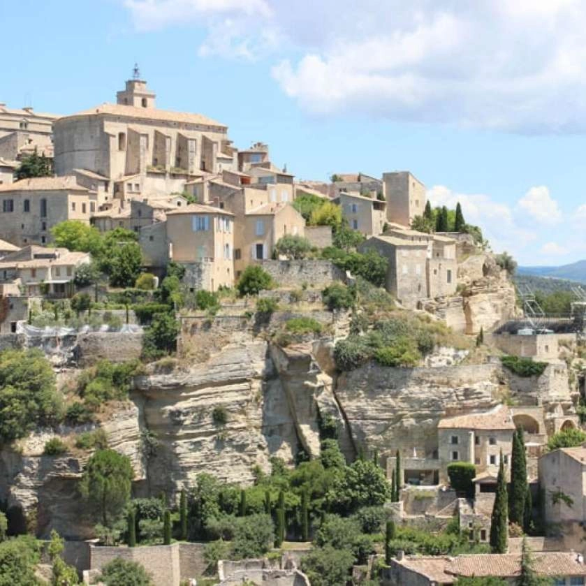Habitation et village perché du Luberon en Provence