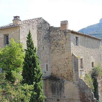 Habitation et village perché du Luberon en Provence