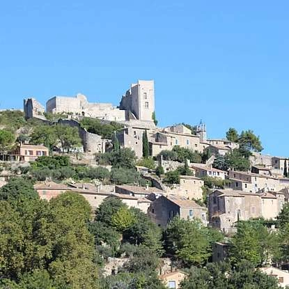 Habitation et village perché du Luberon en Provence