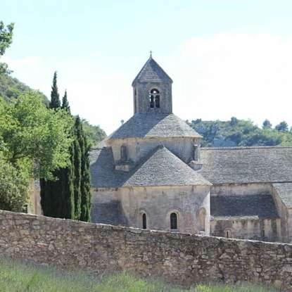 Abbaye Notre-dame de Sénanque dans le Luberon
