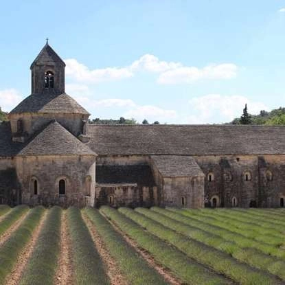 Abbaye Notre-dame de Sénanque dans le Luberon