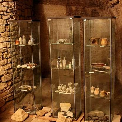 Visite des caves du palais Saint-Firmin à Gordes