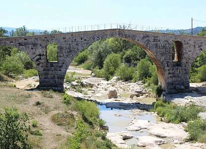 Pont Julien à Bonnieux près d'Apt dans le Luberon
