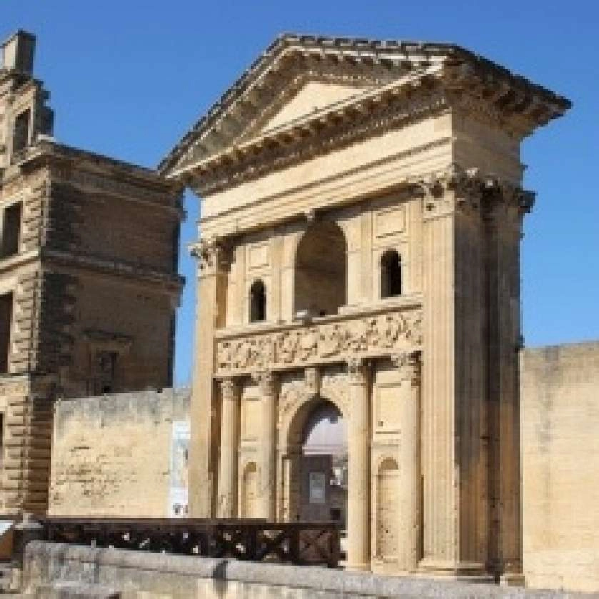Château de La Tour d'Aigues dans le Sud Luberon