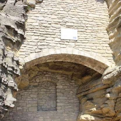Le rocher de Bellevue à Saignon