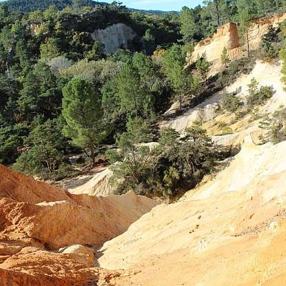 Visites guidées du Colorado provençal en Luberon