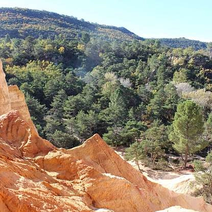 Visites guidées du Colorado provençal en Luberon