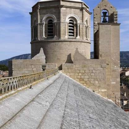 Clocher Cathédrale Notre-Dame et Saint-Véran