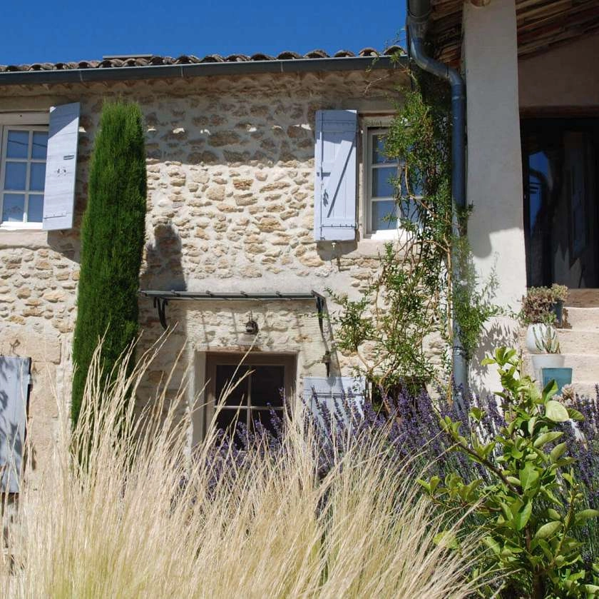 la-maison-magnarelles-luberon Entrée ch.la Soie 5.jpg