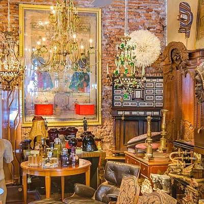 Le village des antiquaires de la gare à L'Isle-sur-la-Sorgue