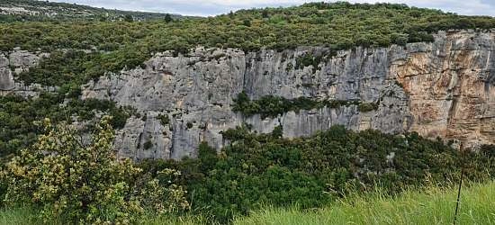 Prendre de la hauteur dans le Luberon : points de vue, crêtes et vol en montgolfière