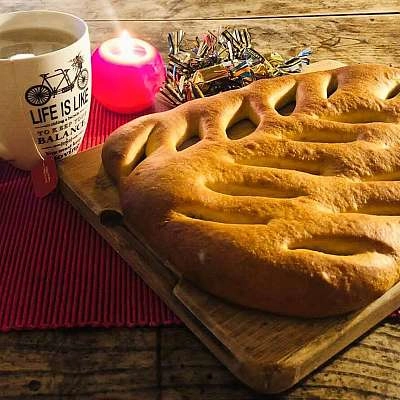 Gibassier ou Pompe à Huile ? Débat culinaire en Luberon