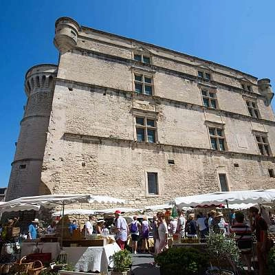 Château de Gordes, site historique dans le Luberon