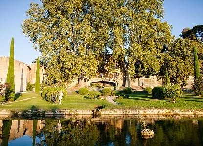 Bassin Château la Canorgue (copyright Estellane photo).jpg