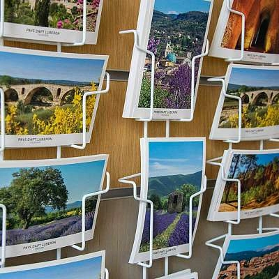 Boutique souvenir du Luberon : affiches et cartes postales vintage