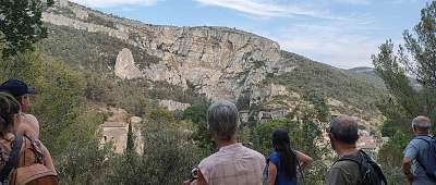 Randonnée entre pierre et eau : de Lagnes à Fontaine de Vaucluse