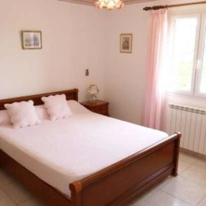 location-maison-luberon-chambre-les-roses-1.jpg