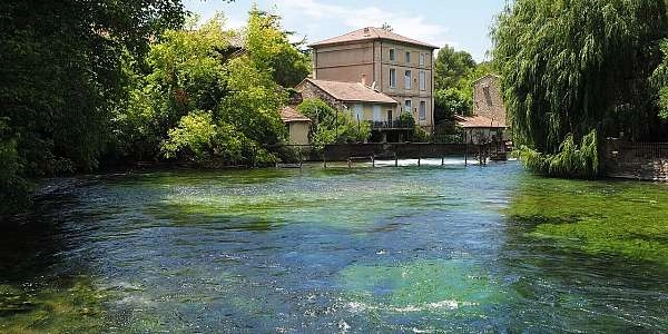 Lagnes par les entrailles de Fontaine-de-Vaucluse
