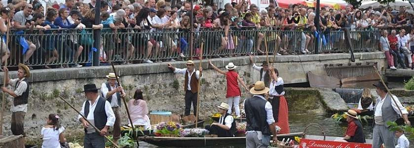 Marché flottant de l'Isle-Sur-La-Sorgue