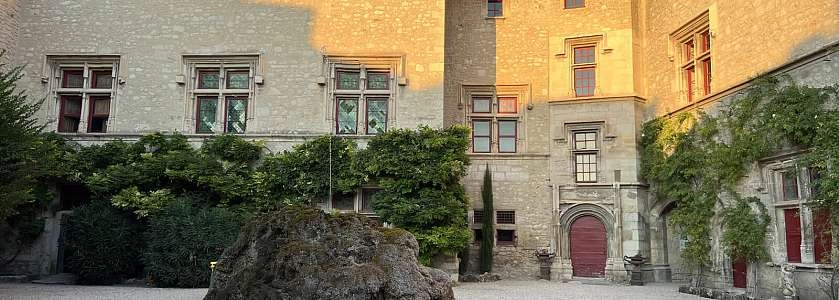 THZ - La Cour d'Honneur.jpg