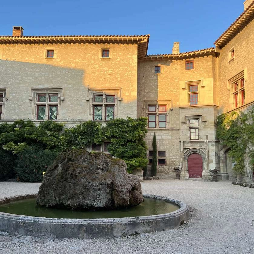 THZ - La Cour d'Honneur.jpg