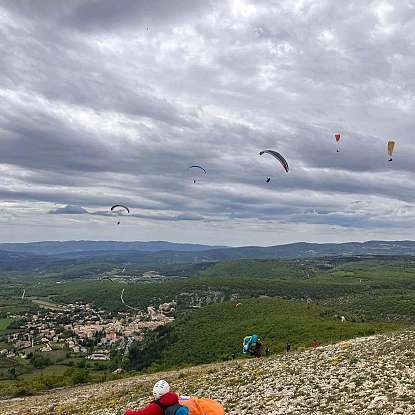 il y a des nuages mais ça vole bien.jpg