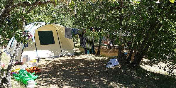 Tente au camping de Valsaintes