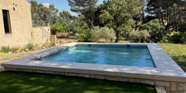 Piscine de L'Embuissonnade à Montfuron