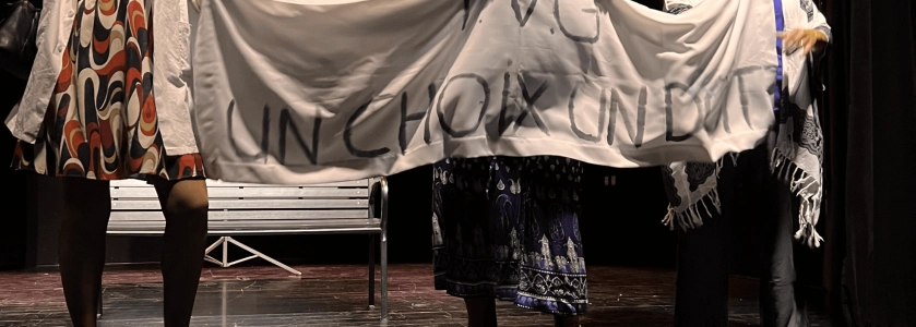 Théâtre : Et pendant ce temps Simone veille