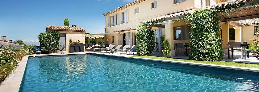 imgi_43_villa-piscine-pont-royal.jpg