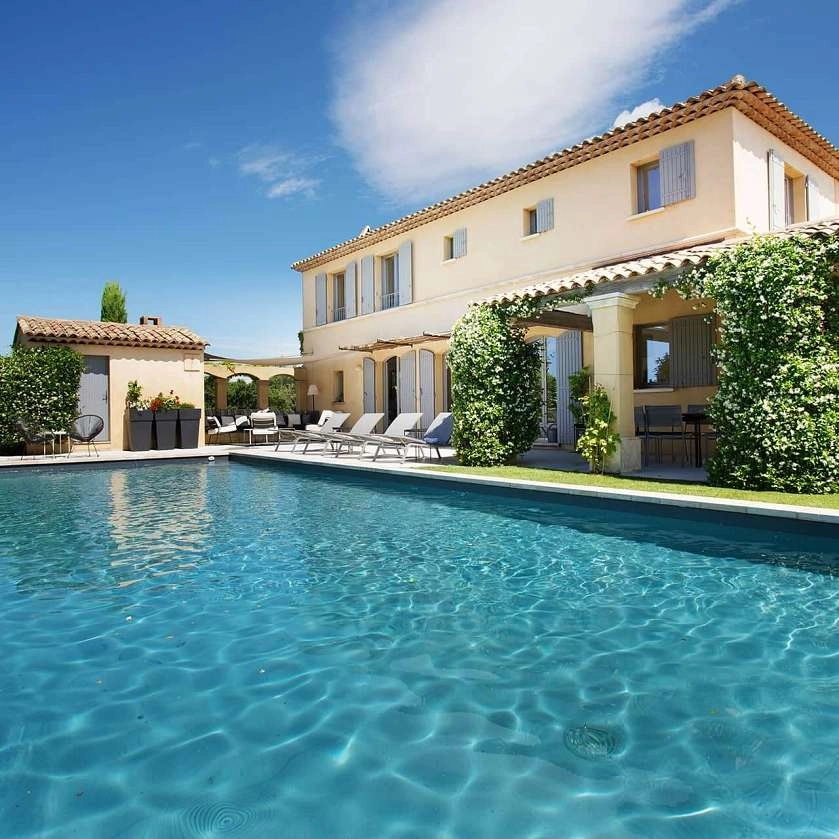 imgi_43_villa-piscine-pont-royal.jpg