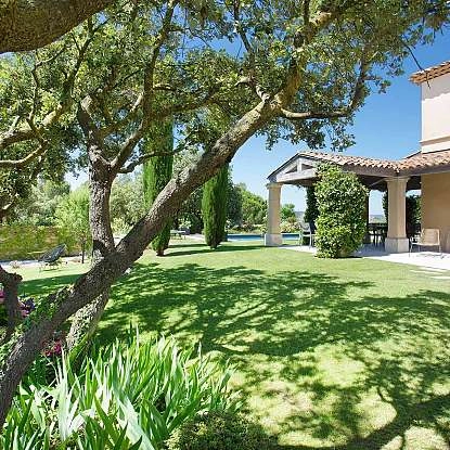imgi_46_villa-briali-maison-dhotes-pont-royal.jpg