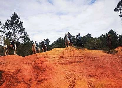 imgi_20_balade-ocre-provence-hipposervices.jpg