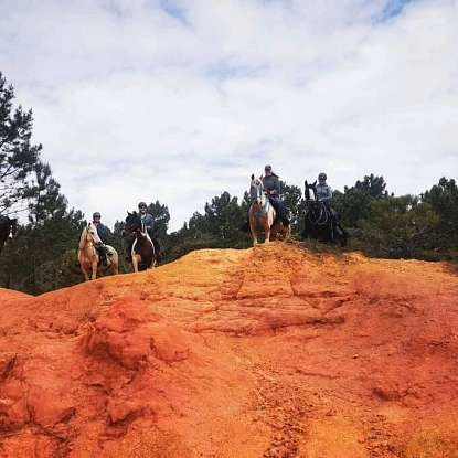 imgi_20_balade-ocre-provence-hipposervices.jpg