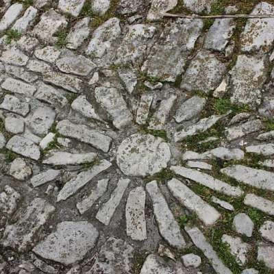 10 photos de rues caladées dans le Luberon